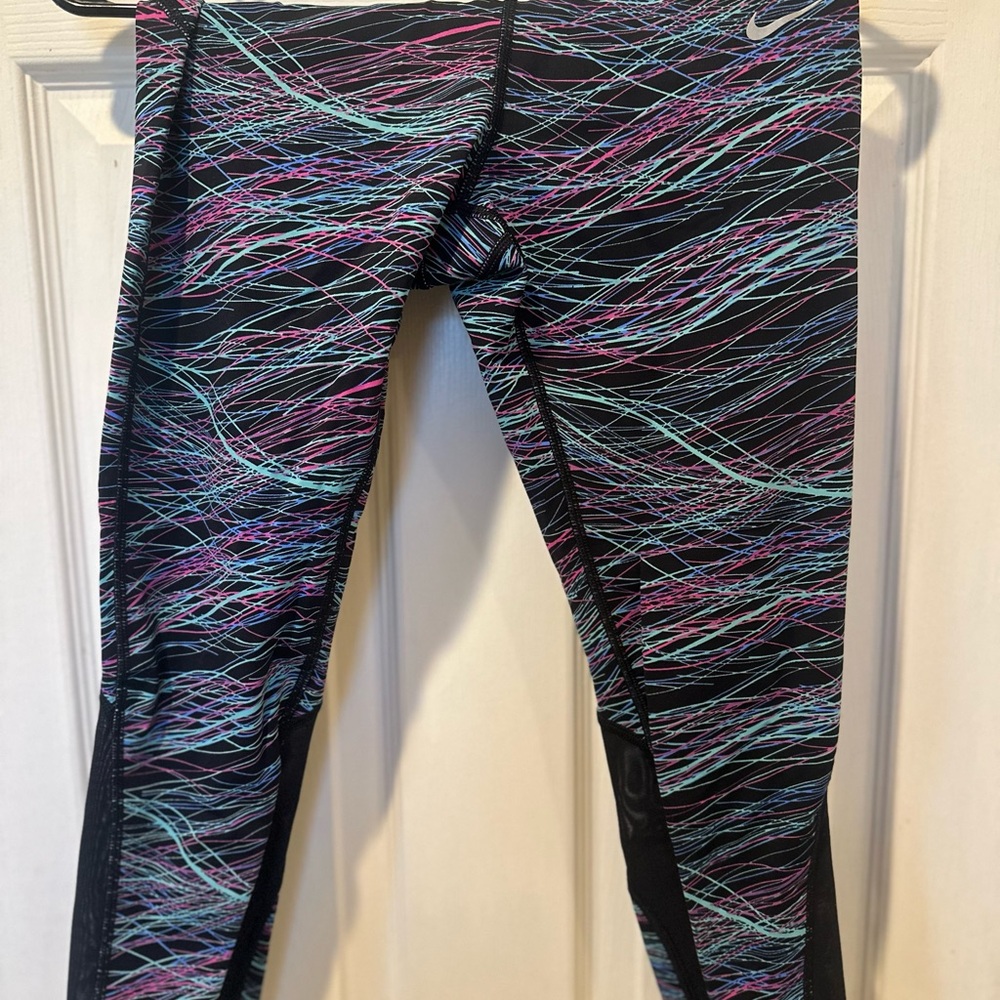 Nike Black and Pink Patterned Capri Leggings